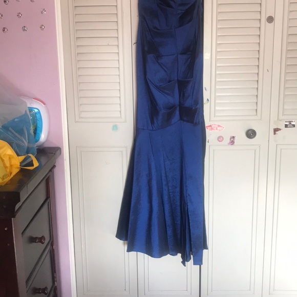 Dress - Picture 4 of 5